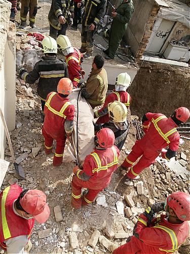 عدم رعایت اصول گودبراری علت حادثه مرگبار ساختمان سه طبقه مسکونی در خیابان ظفر