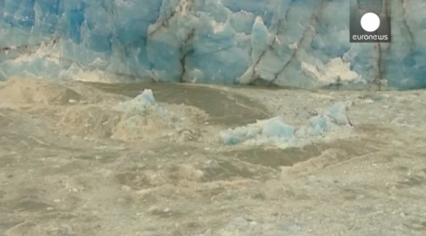 فروریختن بخشی از یخچال طبیعی در آرژانتین+فیلم